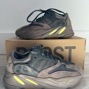 Adidas Yeezy Boost 700 ‘Mauve’ Brown